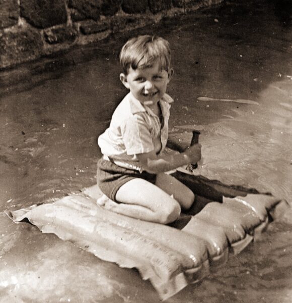 Photo of Ian as a small child.